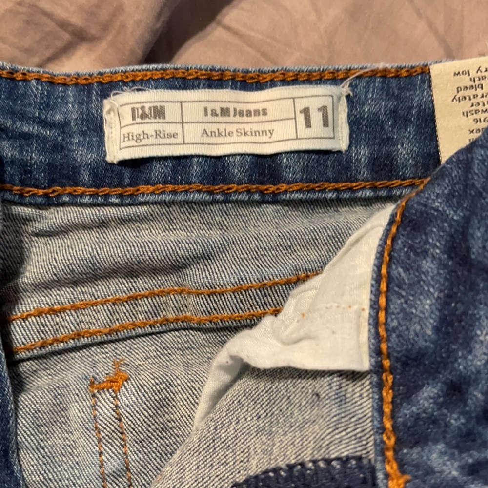 Shorts - Picture 3 of 3